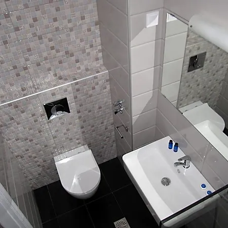 Tina Otel