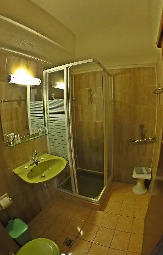Tina Hotel 2*